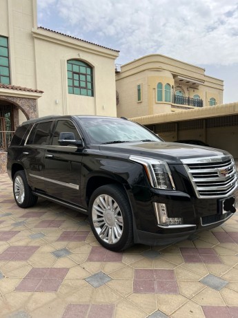 cadillac-escalade-platinum-year-2018-gcc-big-1