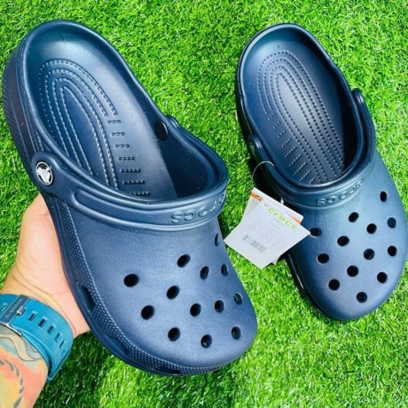 slipper-crocs-big-0