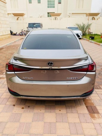 lexus-es300-gcc-2019-model-big-2