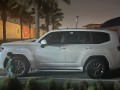 toyota-land-cruiser-2022-small-1