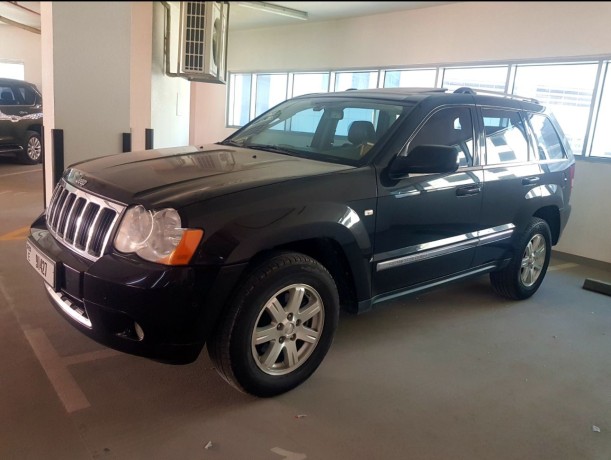 jeep-grand-cherokee-gulf-47-liter-eight-cylinder-big-1