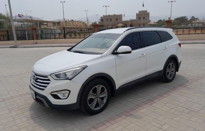 for-sale-hyundai-grand-santa-fe-2014-gcc-big-2