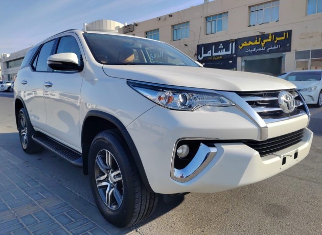 toyota-fortuner-gxr-2019-big-0