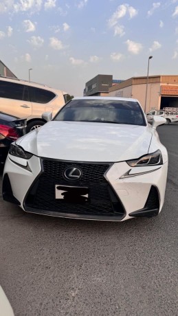 lexus-is-200-2017-big-1