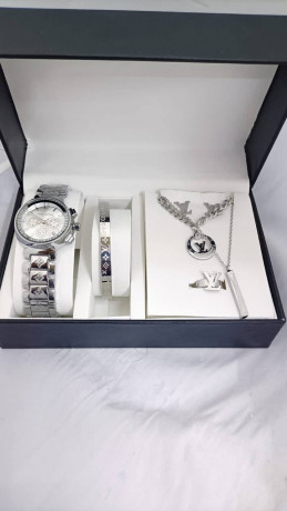 watch-set-with-accessories-big-1