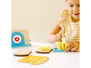 Melissa & Doug 9344 Bread and Butter Toaster Set (9 pcs) - Wooden Play Food and Kitchen Accessories