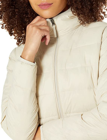 amazon-essentials-womens-lightweight-water-resistant-hooded-puffer-coat-big-3